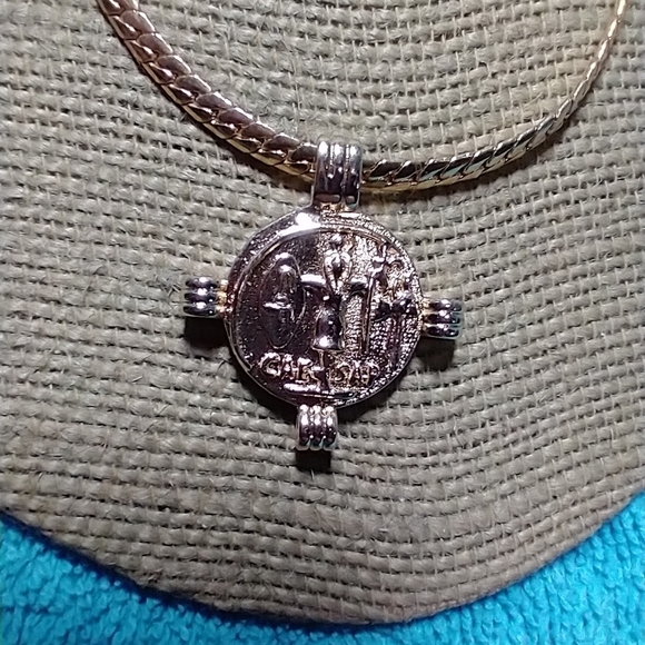 Goldtone coin necklace on serpentine chain - Picture 3 of 5